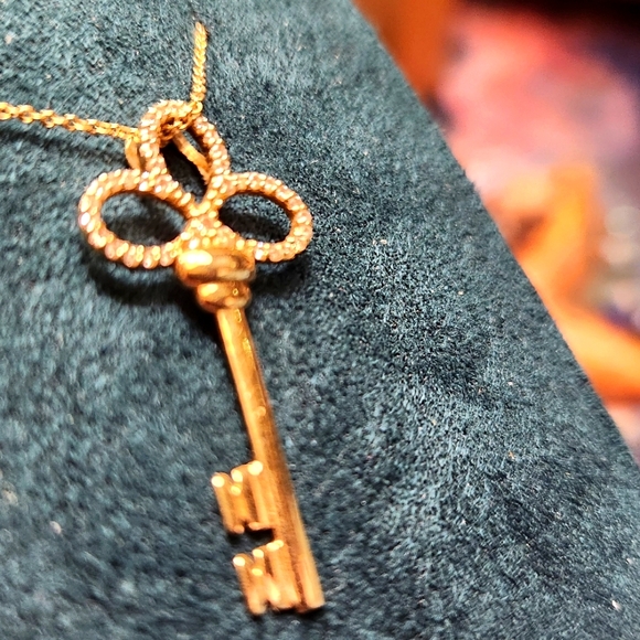 ROBERTO COIN HTF 18kt Gold Chain KEY Pendant .21 kt Diamonds 16" Necklace - Picture 5 of 12